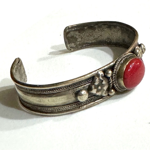 🥀 Vintage Carnelian Sterling Silver Balinese Cuff - Picture 4 of 7